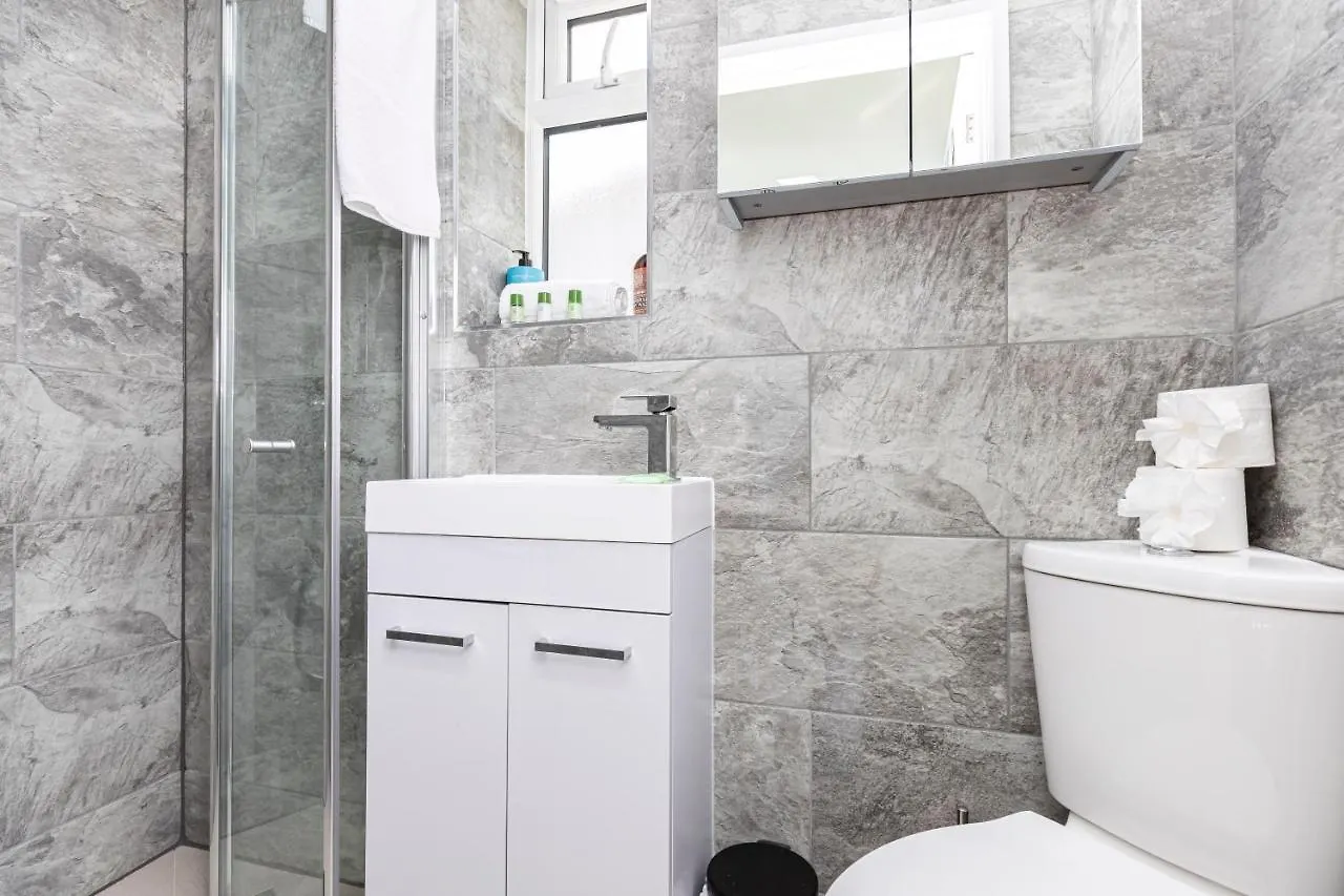 Apartment New, Stylish Studio Flat With Private Patio And Free On-Street Parking Check Out At 11Am Bournemouth
