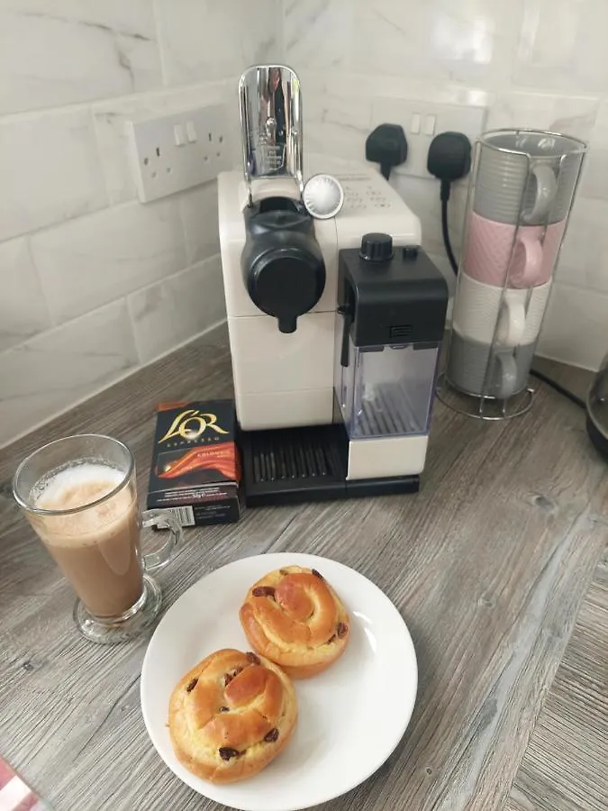 Apartment New, Stylish Studio Flat With Private Patio And Free On-Street Parking Check Out At 11Am Bournemouth United Kingdom