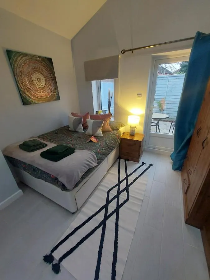 New, Stylish Studio Flat With Private Patio And Free On-Street Parking Check Out At 11Am Bournemouth Apartment