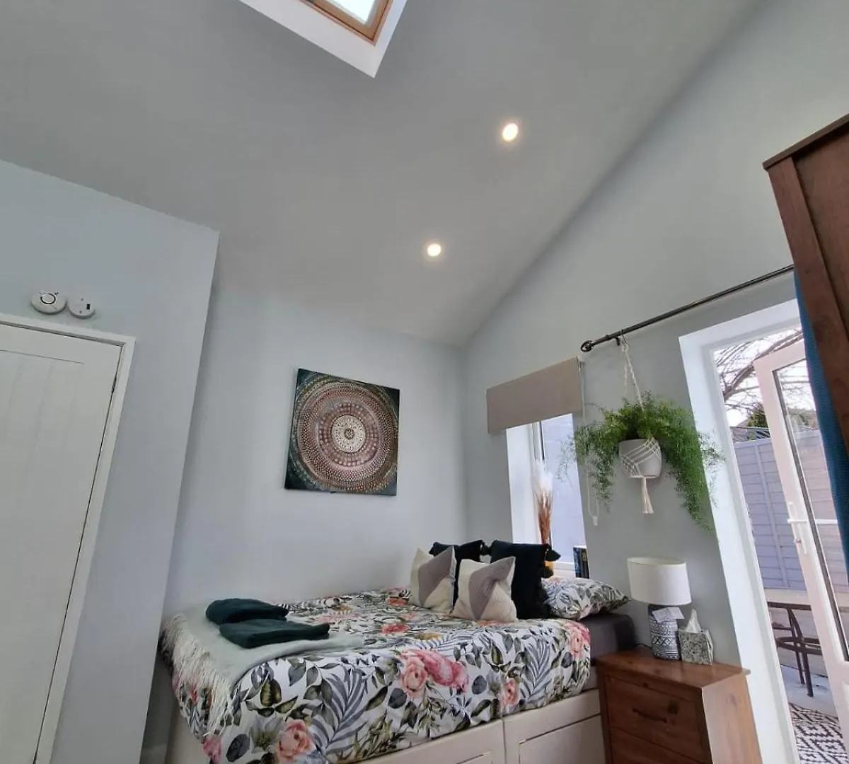 New, Stylish Studio Flat With Private Patio And Free On-Street Parking Check Out At 11Am Bournemouth Apartment