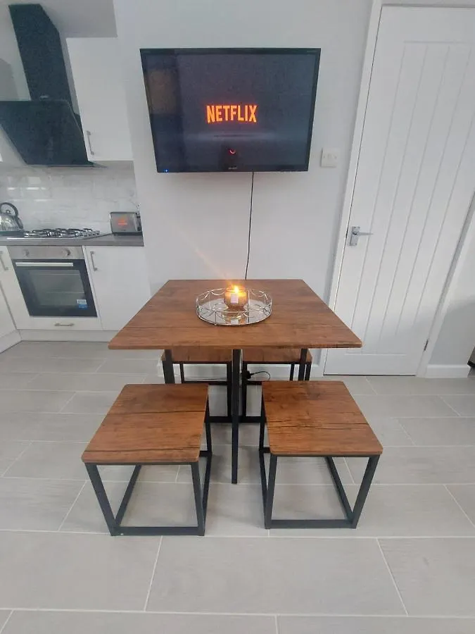 Apartment New, Stylish Studio Flat With Private Patio And Free On-Street Parking Check Out At 11Am Bournemouth