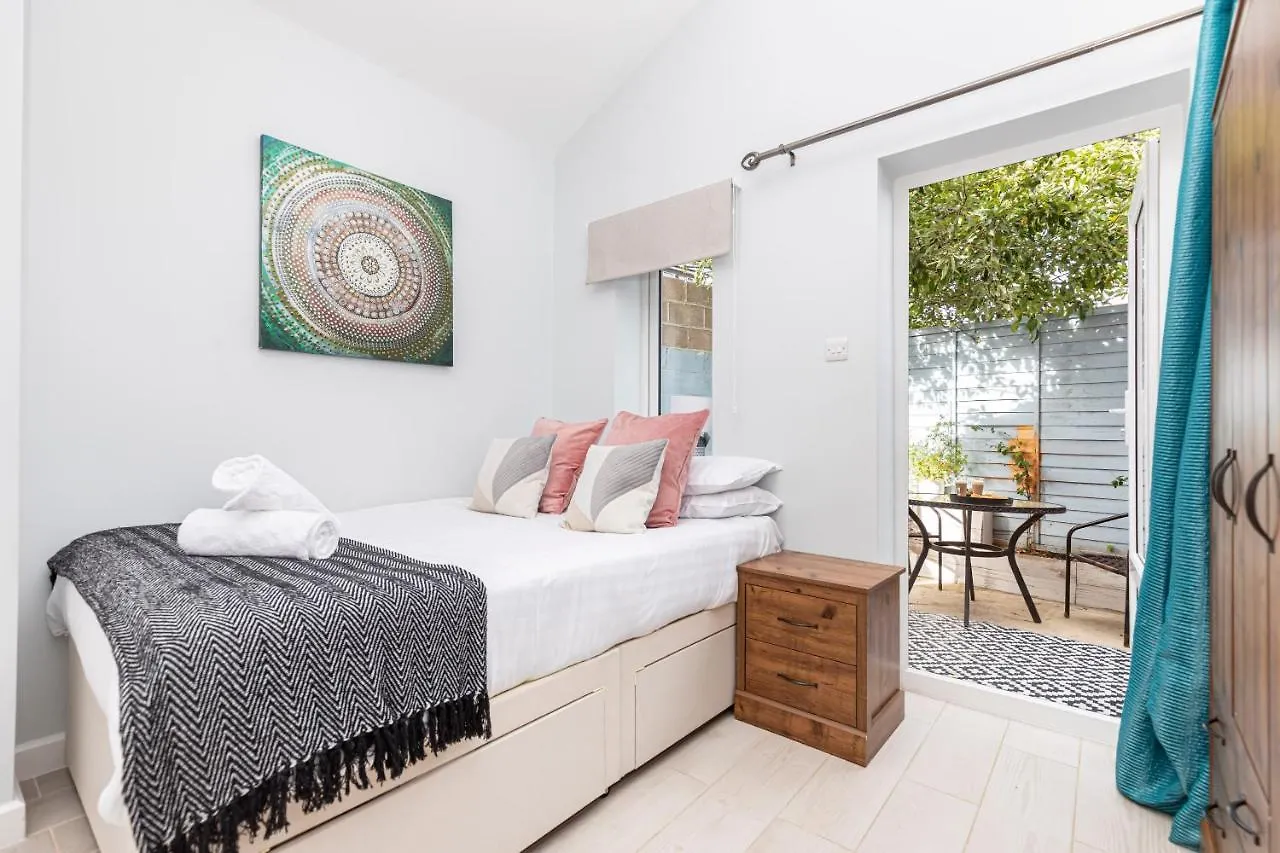 New, Stylish Studio Flat With Private Patio And Free On-Street Parking Check Out At 11Am Bournemouth