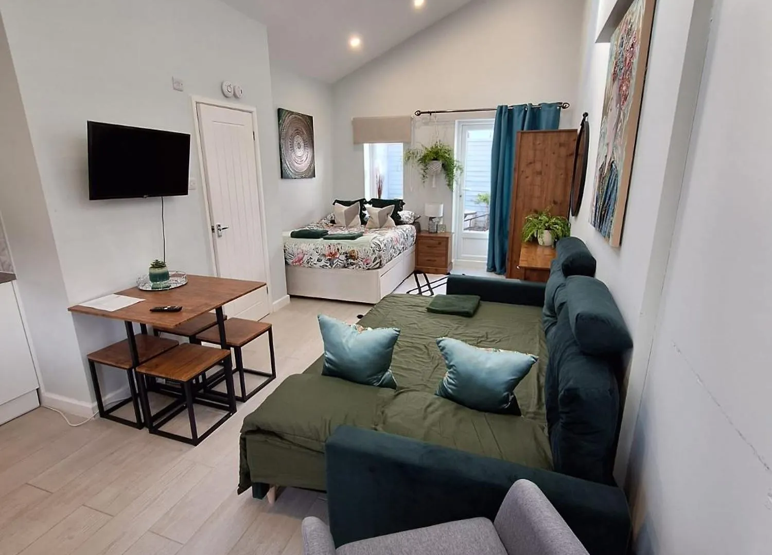 Apartment New, Stylish Studio Flat With Private Patio And Free On-Street Parking Check Out At 11Am Bournemouth