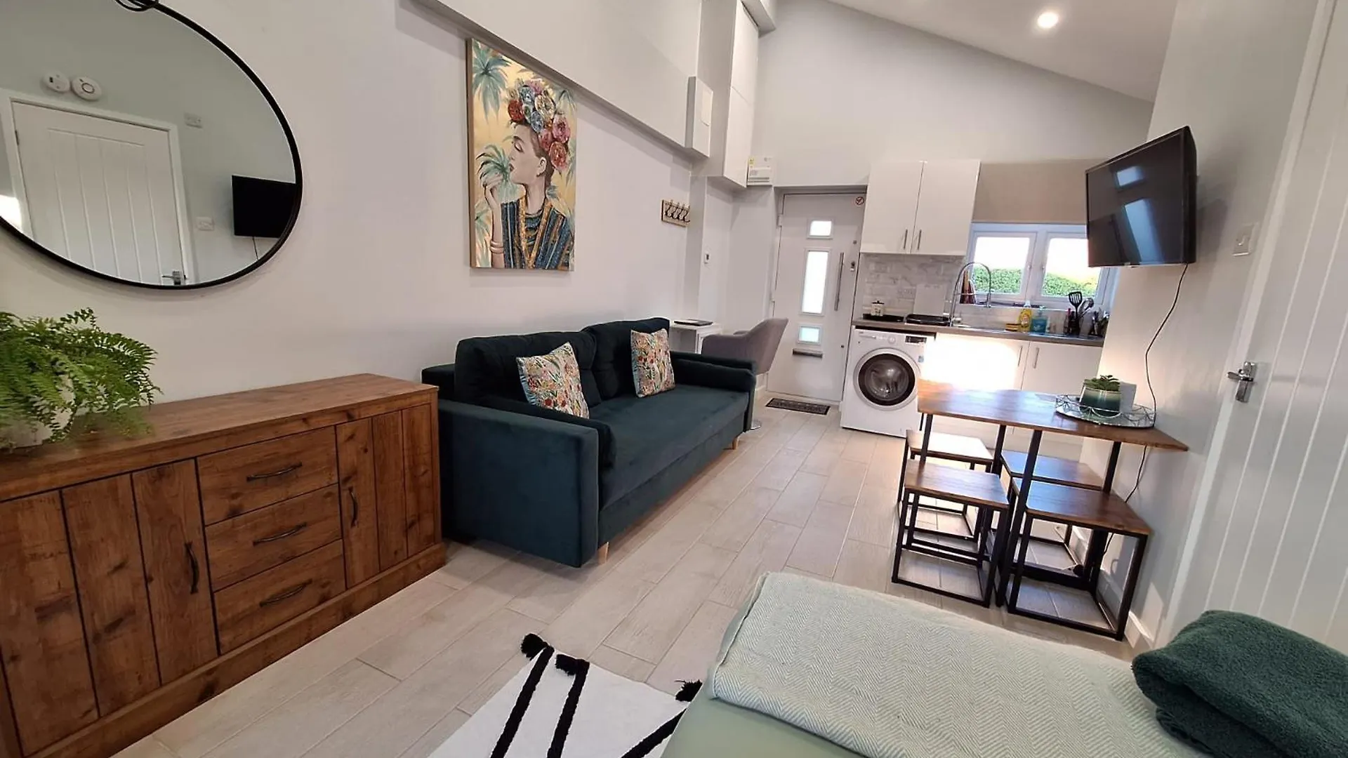 New, Stylish Studio Flat With Private Patio And Free On-Street Parking Check Out At 11Am Bournemouth